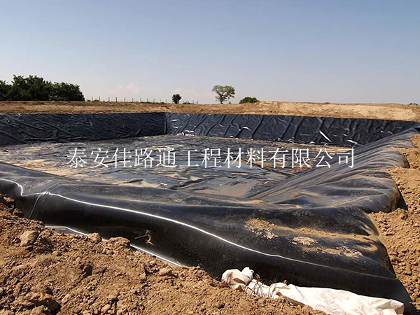 污水池防滲膜滑坡頻發(fā)？5 個(gè)解決方案 + 預(yù)防要點(diǎn)全掌握